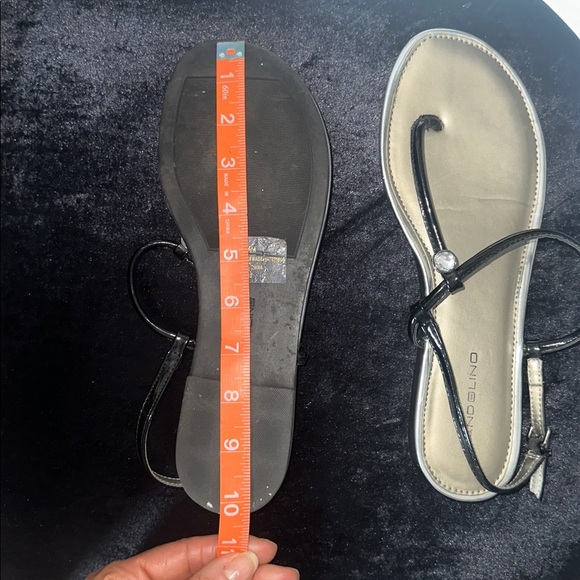 Bandolino Black Sandals with Diamond Stone - Picture 12 of 12